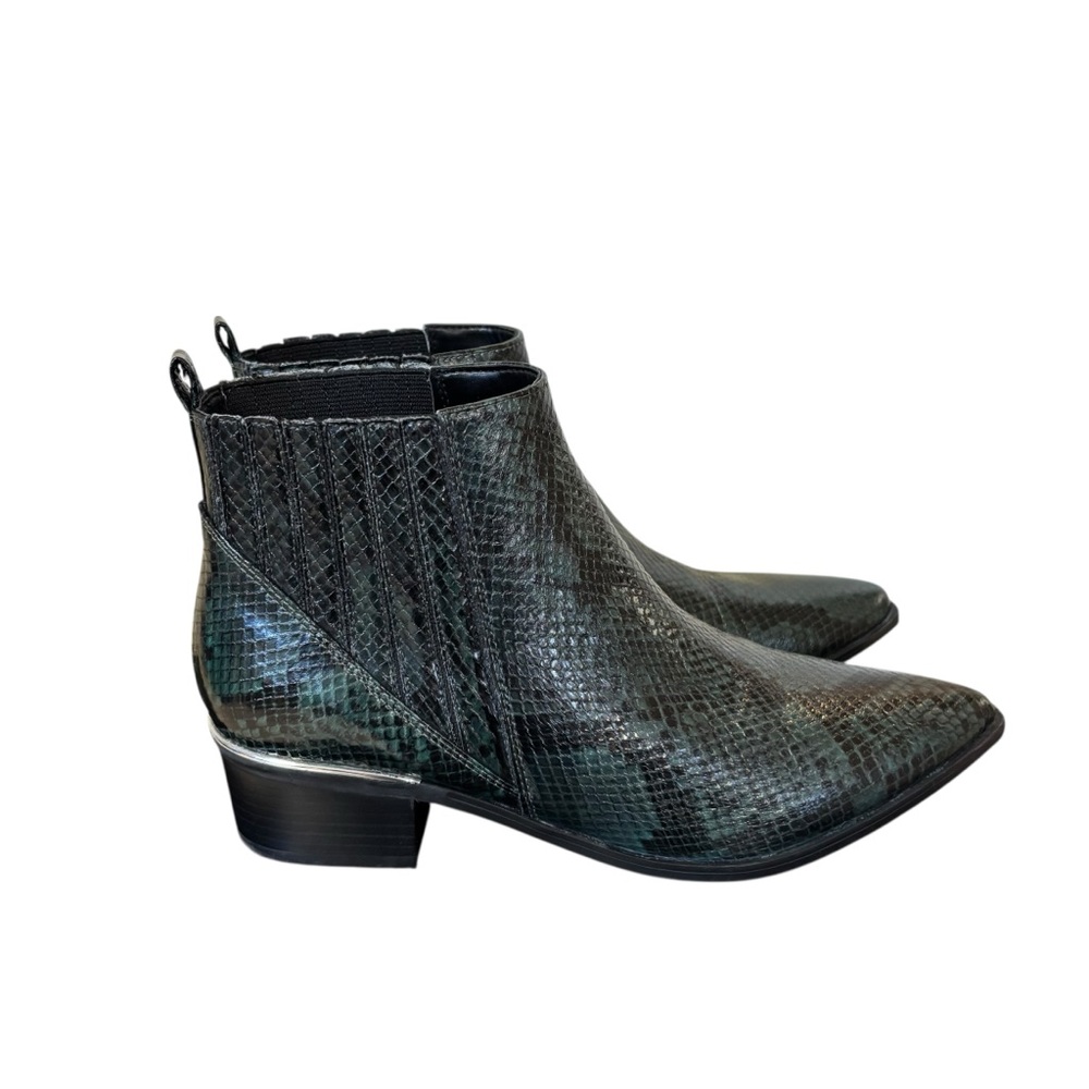 Marc Fisher Chelsea textured green/black snakeskin print pointed toe boots 9 - Picture 2 of 13